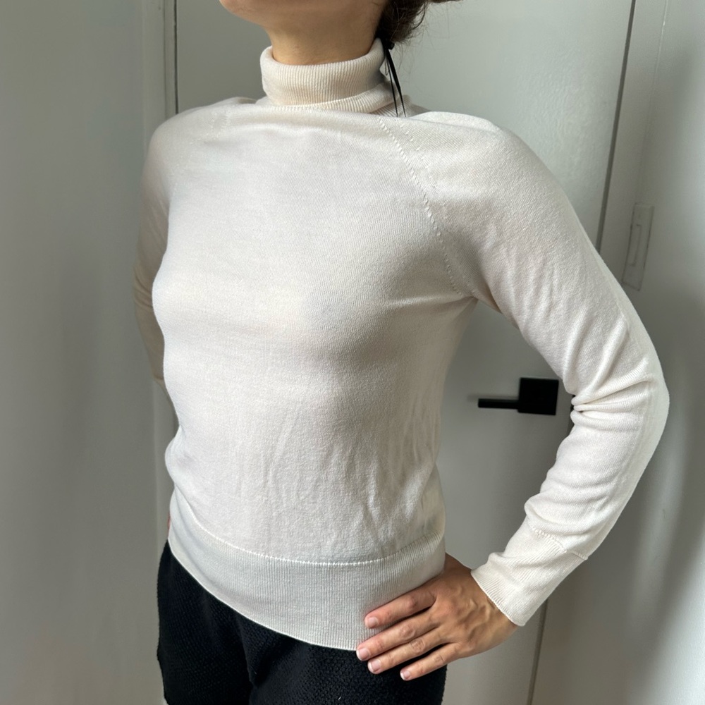 Banana Republic Soft Cream Turtleneck Wool Sweater